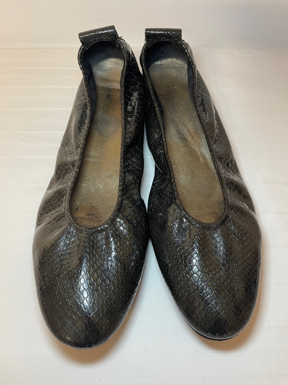 Arche Laius Patent Leather Ballet Flats women’s size 9.5 green but look black
